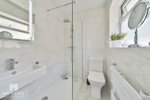 Ensuite- click for photo gallery